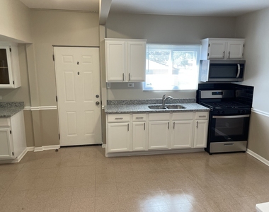 714 Broadway Avenue - Photo Thumbnail 2
