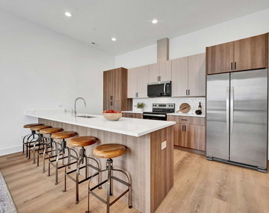 1606 W Hastings Street - Photo Thumbnail 4