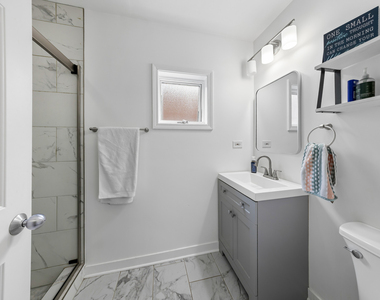 811 W Superior Street - Photo Thumbnail 15