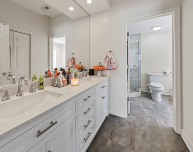 811 W Superior Street - Photo Thumbnail 13