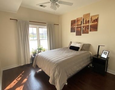 811 W Superior Street - Photo Thumbnail 12