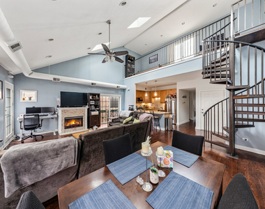 811 W Superior Street - Photo Thumbnail 6