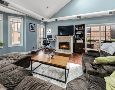 811 W Superior Street - Photo Thumbnail 3