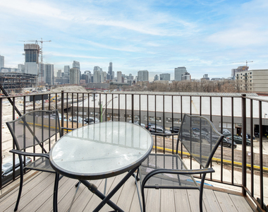 811 W Superior Street - Photo Thumbnail 17