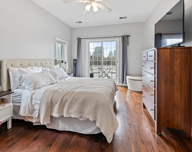 811 W Superior Street - Photo Thumbnail 10