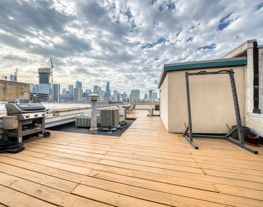 811 W Superior Street - Photo Thumbnail 21