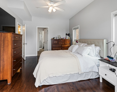811 W Superior Street - Photo Thumbnail 9