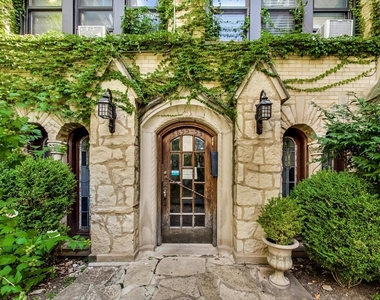 5655 N Spaulding Avenue - Photo Thumbnail 3