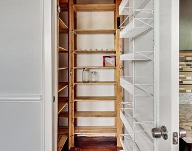 5655 N Spaulding Avenue - Photo Thumbnail 13