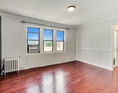5655 N Spaulding Avenue - Photo Thumbnail 7
