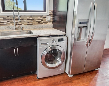 5655 N Spaulding Avenue - Photo Thumbnail 12