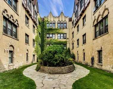 5655 N Spaulding Avenue - Photo Thumbnail 1
