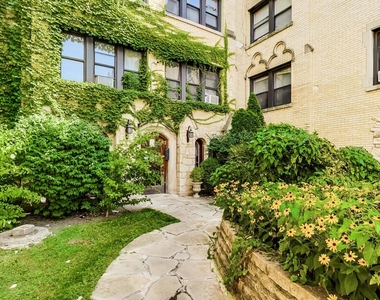 5655 N Spaulding Avenue - Photo Thumbnail 2