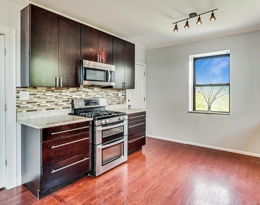 5655 N Spaulding Avenue - Photo Thumbnail 8