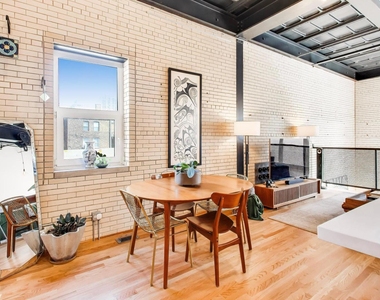 1128 W Ardmore Avenue - Photo Thumbnail 3