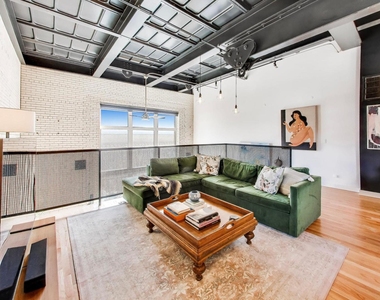 1128 W Ardmore Avenue - Photo Thumbnail 2