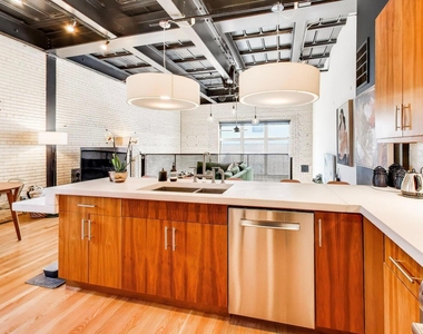 1128 W Ardmore Avenue - Photo Thumbnail 8