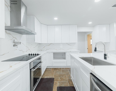 10055 Larston Street - Photo Thumbnail 5