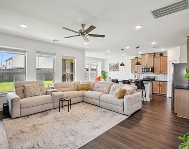 4806 Sand Clouds Drive - Photo Thumbnail 4