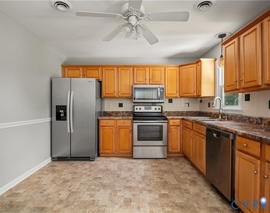 5712 Sara Kay Drive - Photo Thumbnail 10