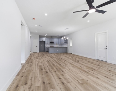 7040 Kinney Street - Photo Thumbnail 7
