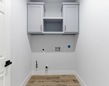 7040 Kinney Street - Photo Thumbnail 23