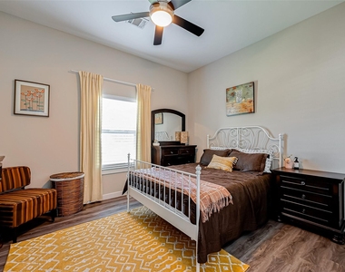 108 Bay Oaks Drive - Photo Thumbnail 34