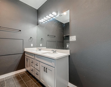 108 Bay Oaks Drive - Photo Thumbnail 30