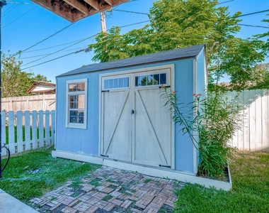 108 Bay Oaks Drive - Photo Thumbnail 43