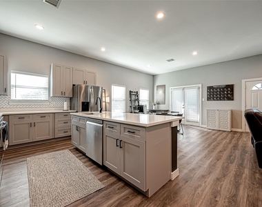 108 Bay Oaks Drive - Photo Thumbnail 22
