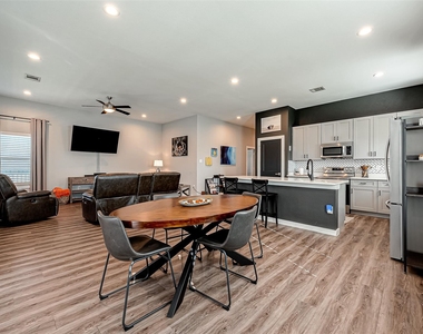 108 Bay Oaks Drive - Photo Thumbnail 1