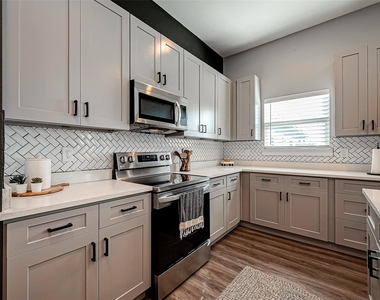 108 Bay Oaks Drive - Photo Thumbnail 21