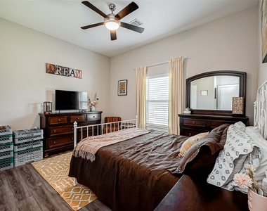 108 Bay Oaks Drive - Photo Thumbnail 35