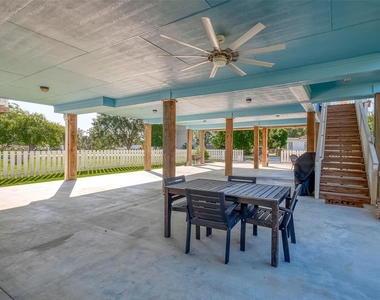 108 Bay Oaks Drive - Photo Thumbnail 40
