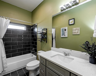 108 Bay Oaks Drive - Photo Thumbnail 7
