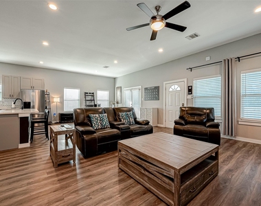 108 Bay Oaks Drive - Photo Thumbnail 14