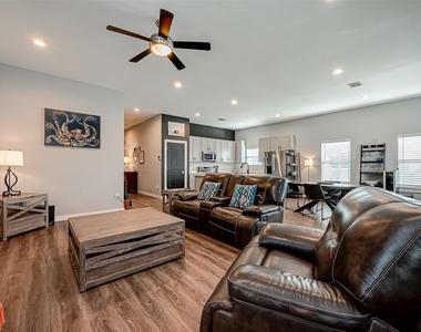 108 Bay Oaks Drive - Photo Thumbnail 15