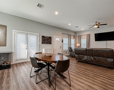 108 Bay Oaks Drive - Photo Thumbnail 12