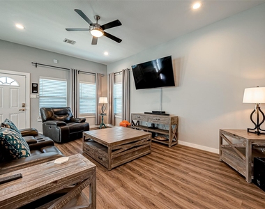 108 Bay Oaks Drive - Photo Thumbnail 11