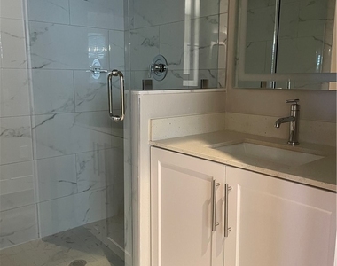 7073 Venice Way - Photo Thumbnail 4