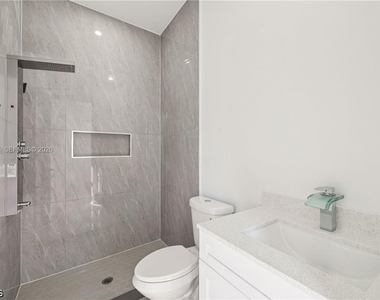 4402 E 19th Street - Photo Thumbnail 14
