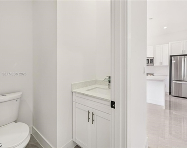 4402 E 19th Street - Photo Thumbnail 8