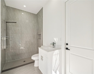 4402 E 19th Street - Photo Thumbnail 18