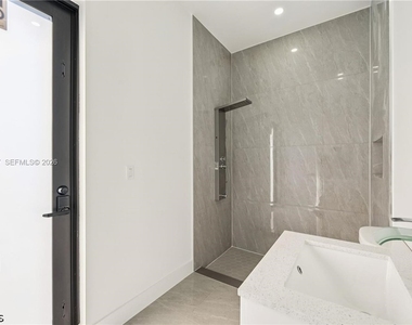 4402 E 19th Street - Photo Thumbnail 19