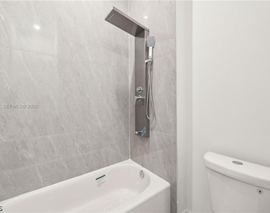 4402 E 19th Street - Photo Thumbnail 9