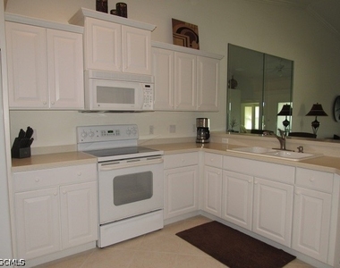 10537 Washingtonia Palm Way - Photo Thumbnail 8
