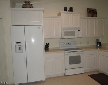 10537 Washingtonia Palm Way - Photo Thumbnail 7