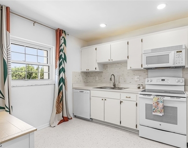 6731 Panther Lane - Photo Thumbnail 4
