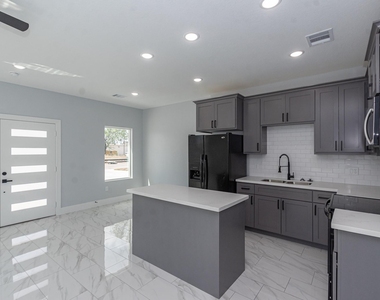 6513 Avenue B - Photo Thumbnail 2