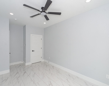 6513 Avenue B - Photo Thumbnail 17